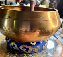 Load image into Gallery viewer, 7.7 inch handmade singing bowl from Nepal (floor model) (discounted due to use to demonstrate)
